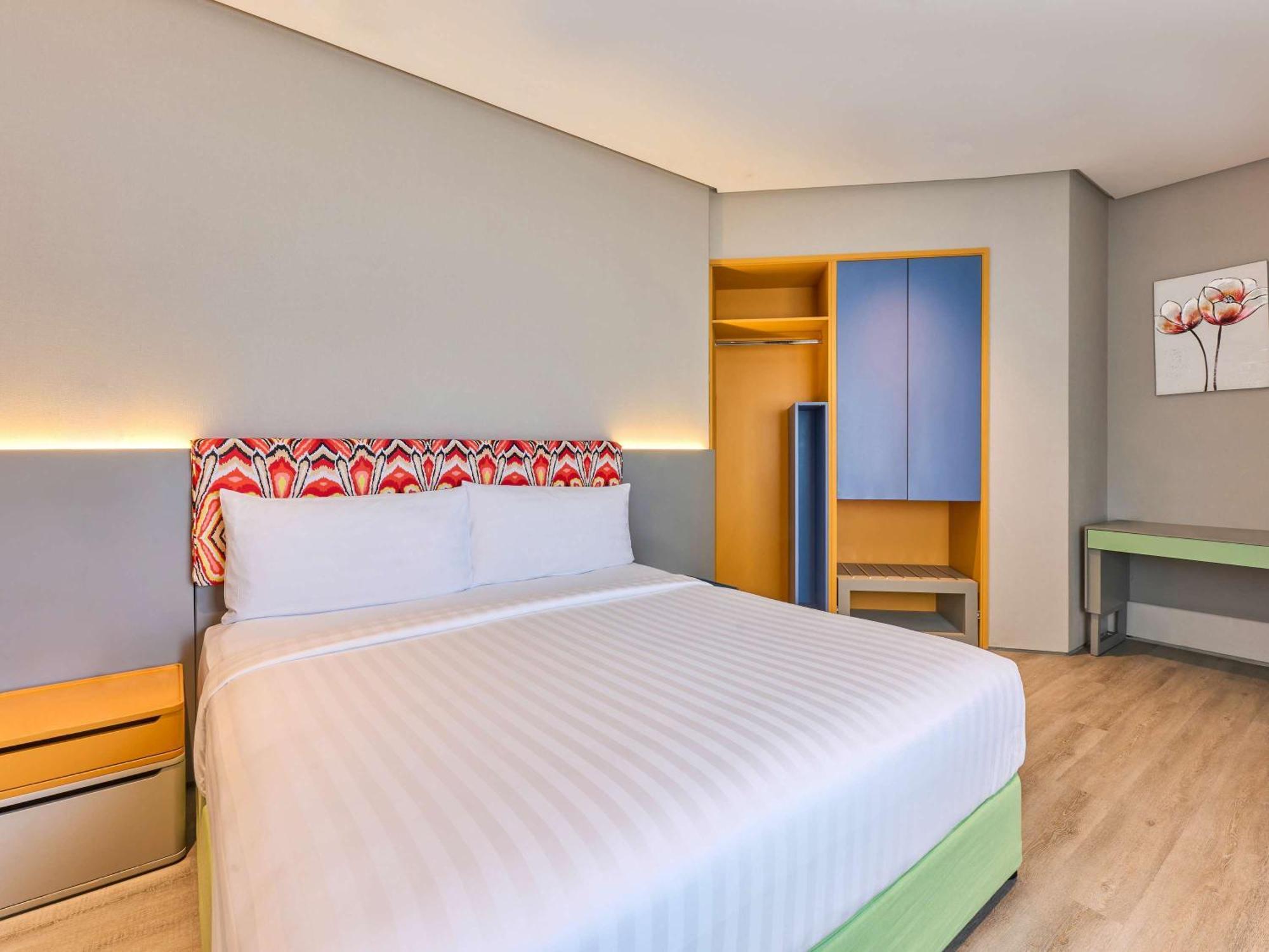 Ibis Styles Dubai Jumeira Exterior photo